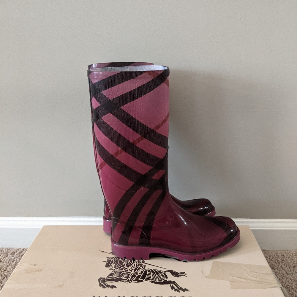 Burberry Raspberry Rain Boot 35EU - Picture 2 of 7